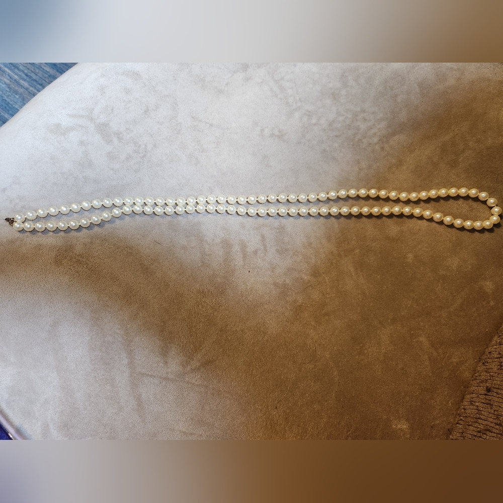 Elegant Pearl Necklace